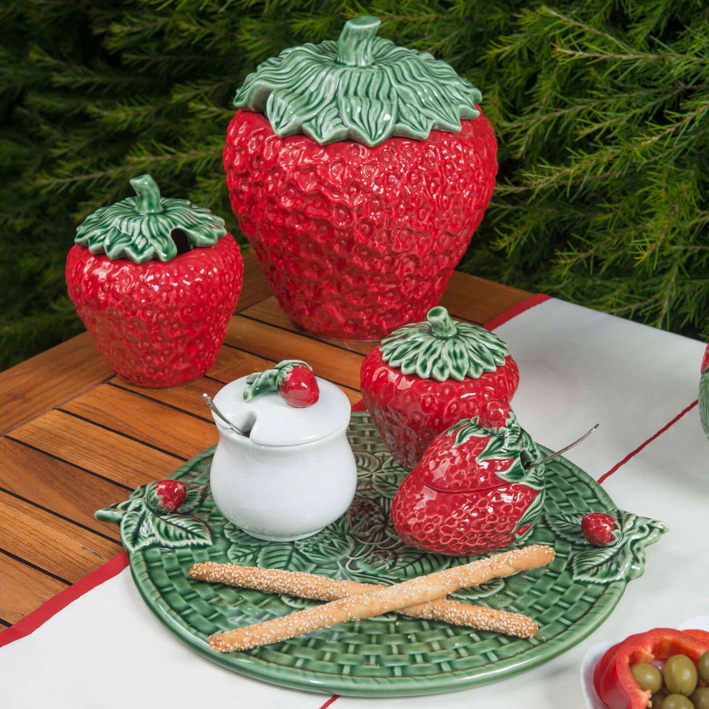 Bordallo Pinheiro Strawberry Tureen - Thumbnail 2