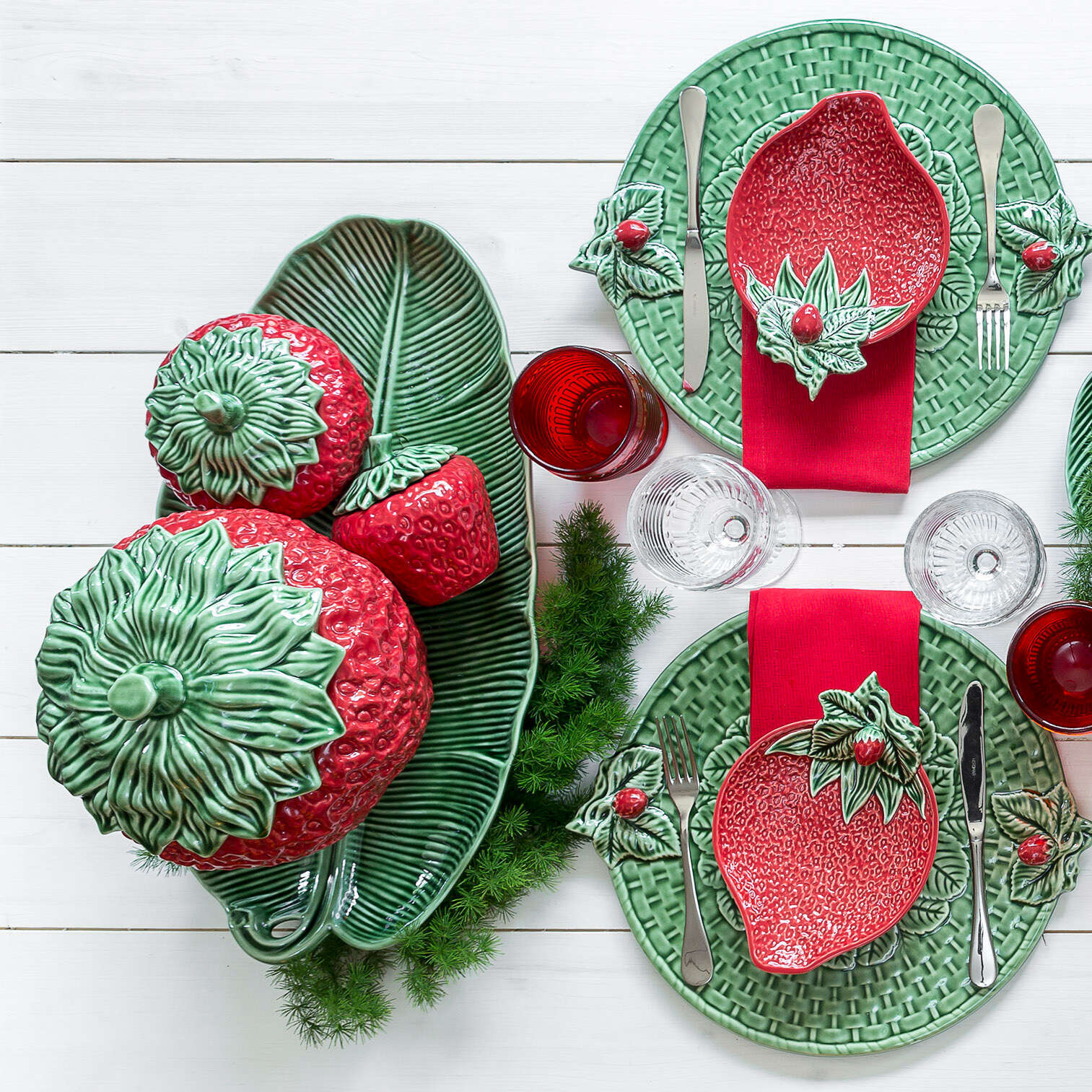 Bordallo Pinheiro Strawberry Tureen - Thumbnail 3