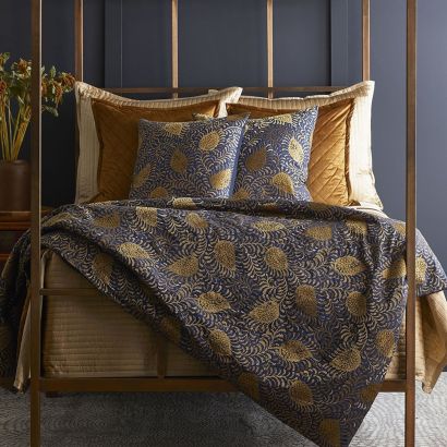 Kinrande by Ann Gish Duvet Cover