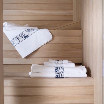 Natura with Luxury Border by Signoria Firenze Bath Towel