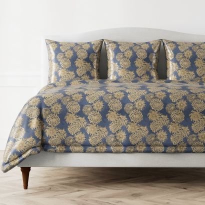 Chrysanthemum by Ann Gish Duvet Cover