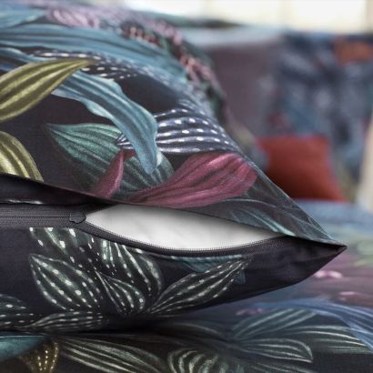 Aramis by Schlossberg Sham - Knife Edge (Zip closure)