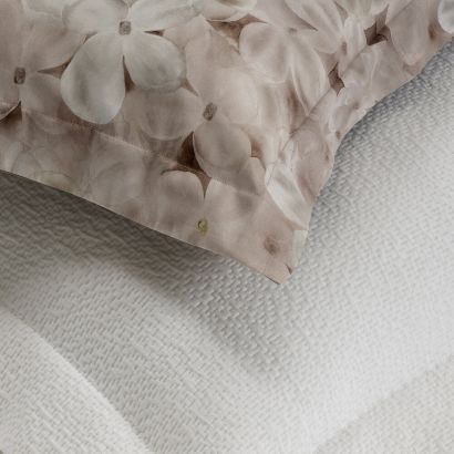 Biancofiore Print by Dea Linens Pillowcases