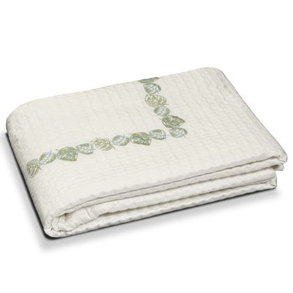 https://www.finelinens.com/media/catalog/product/cache/5a1090630772b61d0d057c52b6069b83/2/5/253628___Feuillage_Embroidery_Positano_Quilt_01-30_White-Blue_Green.jpg