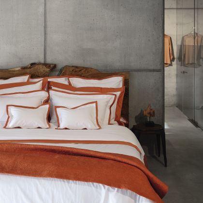 Hella by Celso de Lemos