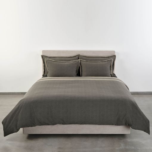 Kroco by Celso de Lemos Duvet Cover