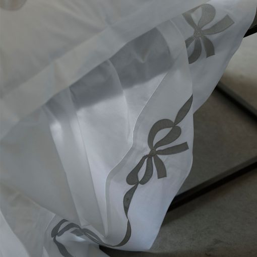 Bow Embroideries 400TC By Peter Reed