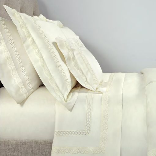 Wreath by Home Treasures Fitted Sheet