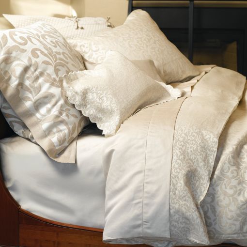 Grande Jasmine Framed by SDH-The Purists