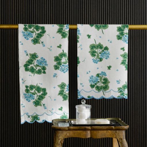 Geranium Linen Guest Towel by Matouk