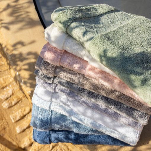 Caresse Bath Towels by Le Jacquard Francais