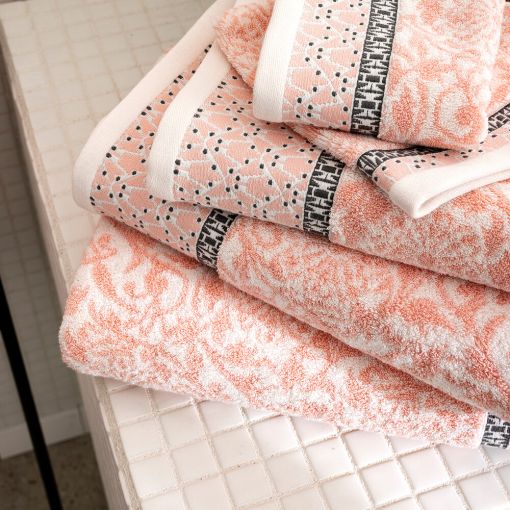Charme Bath Towel by Le Jacquard Francais