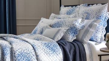 Full white and blue bedding set